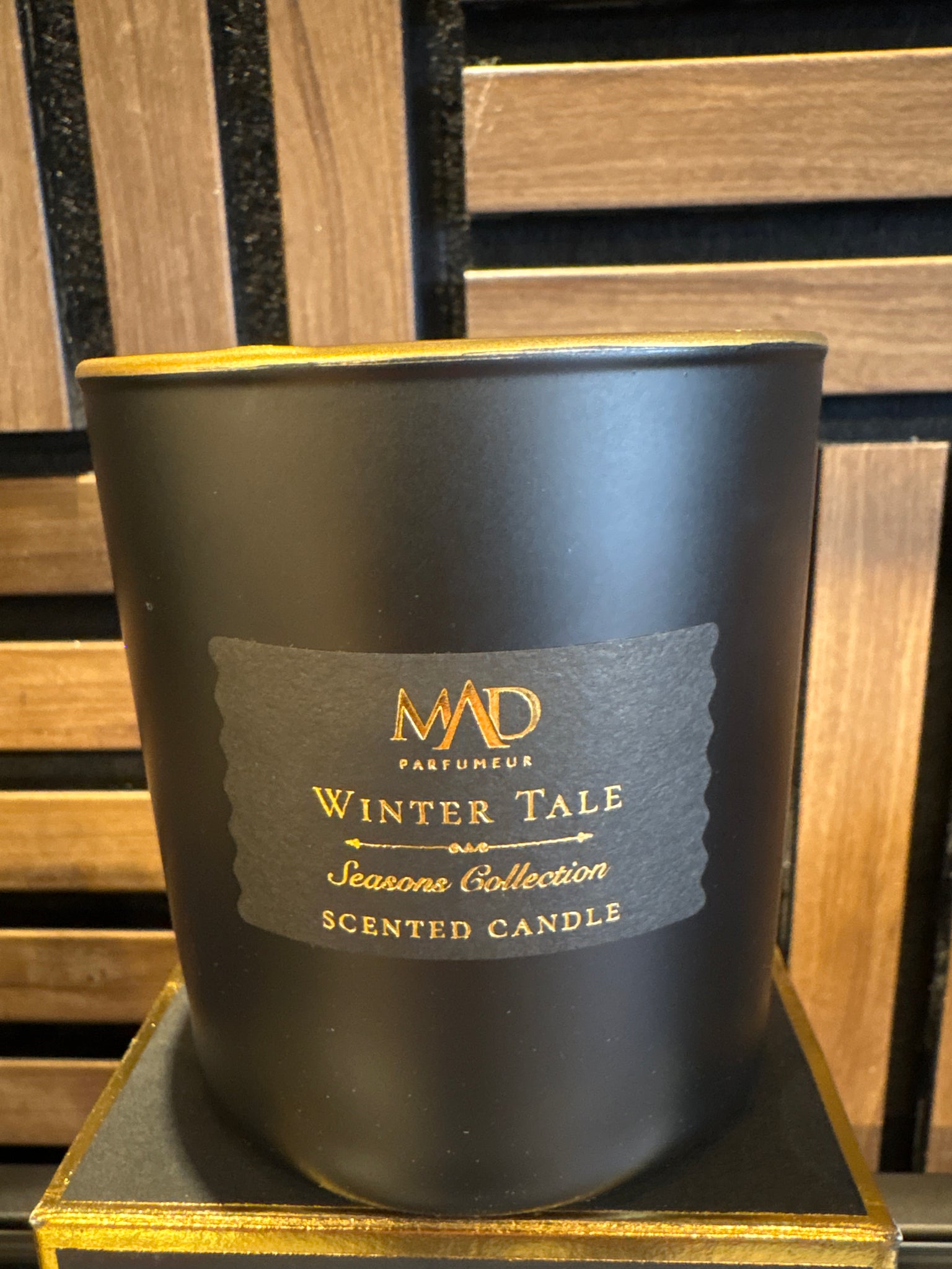 Mad Winter Tale Candle 200g